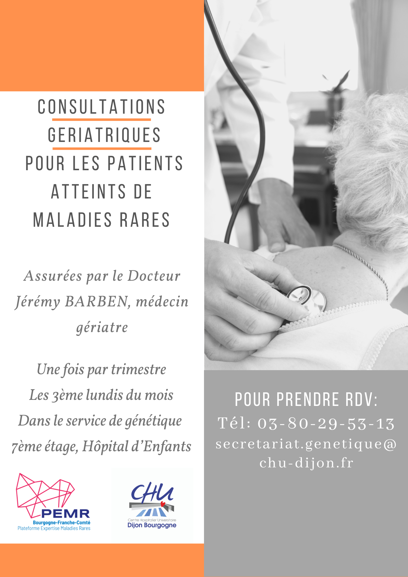 Dame âgée se faisant osculter par un médecin